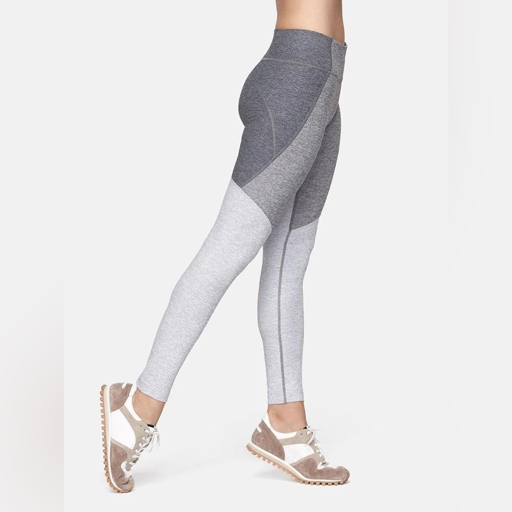 Outdoor Voices 7/8 Tri-Tone Leggings (color: dove/graphite/ash)